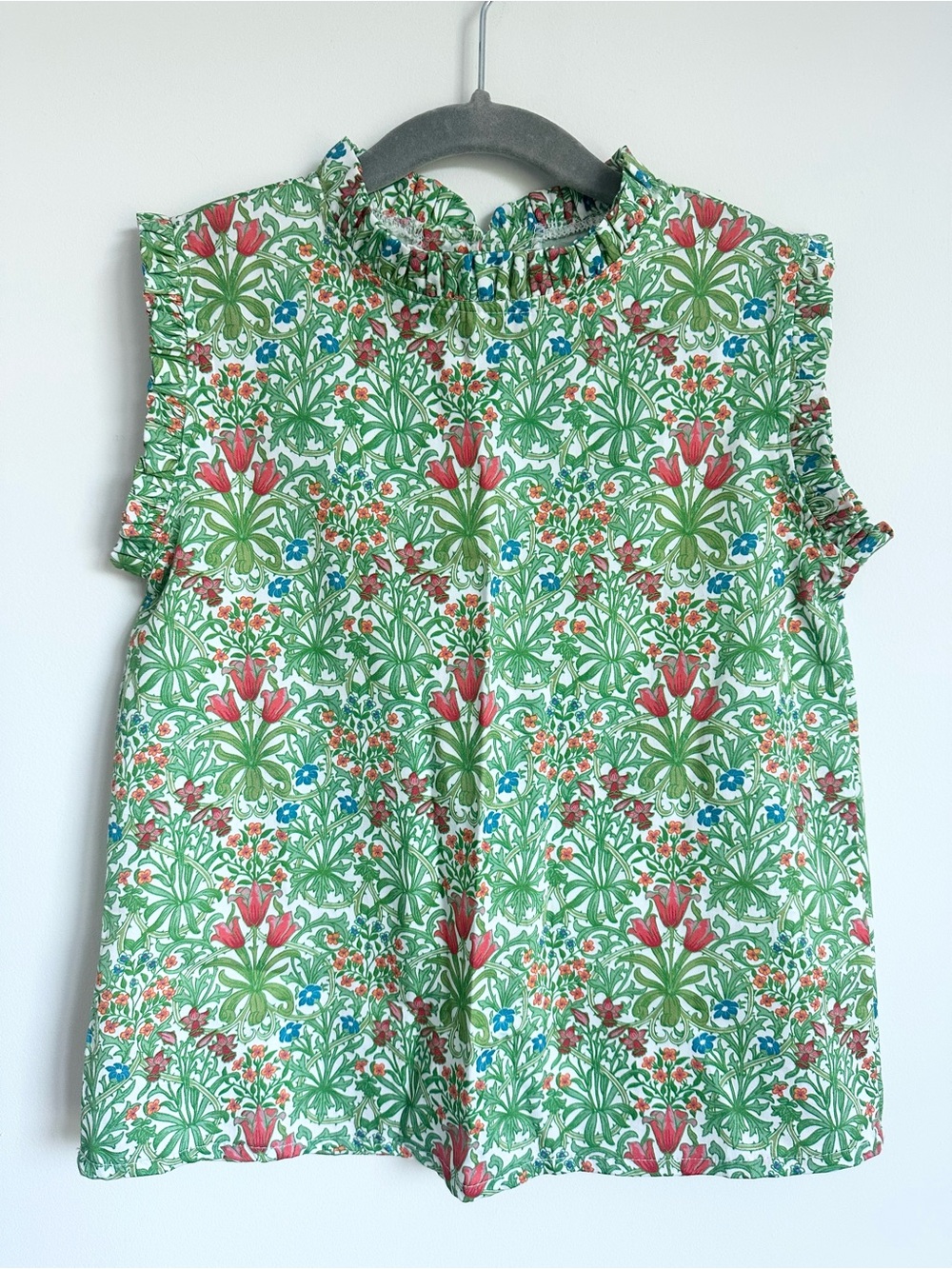 Brand New w Tags! BELLA BLISS Green Red Floral Ruffle Neck Sleeveless Top Size 7